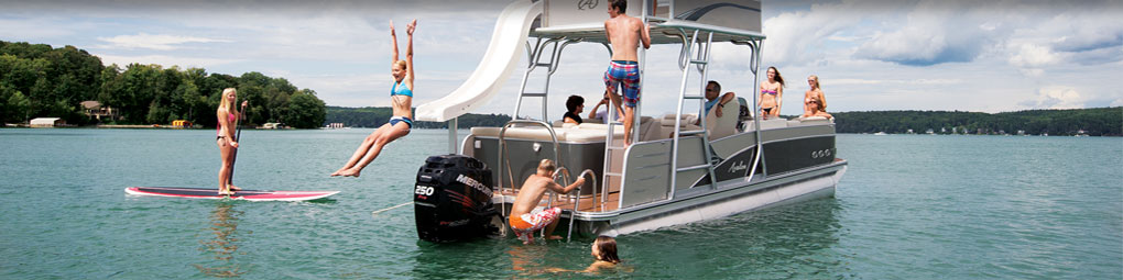 People enjoying a pontoon boat rental